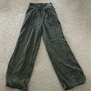 Aerie dark green wide leg pants
Size:XS